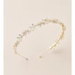 Fehér gyöngyökkel díszített tiara, hajpánt, fejdísz