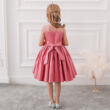 Sötét rózsaszín, mályva alkalmi ruha, koszorúslány ruha rózsa díszítéssel 2-10 éves korig