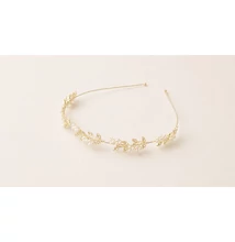 Fehér gyöngyökkel díszített tiara, hajpánt, fejdísz